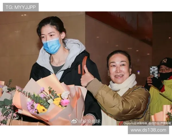 巴萨抵达阿尔瓦塞特球迷热情接机 巴萨抵达阿尔瓦塞特球迷热情接机